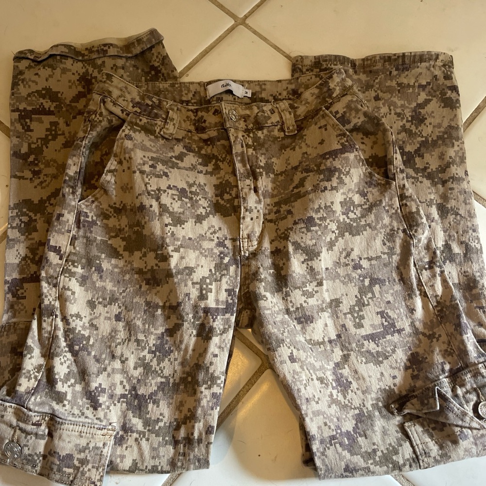 Adika camo pants size M